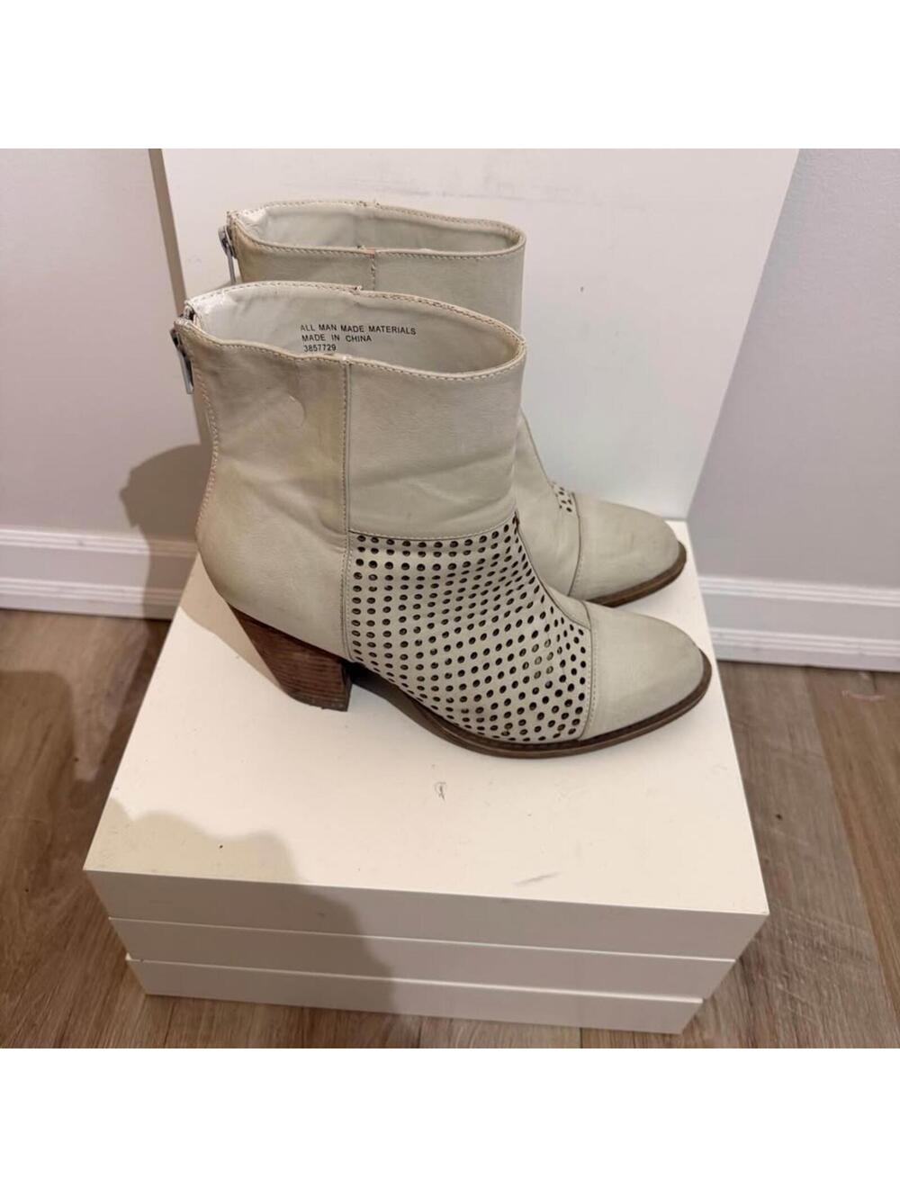 Diba Vegan Leather Heeled Booties Women's 7.5‎